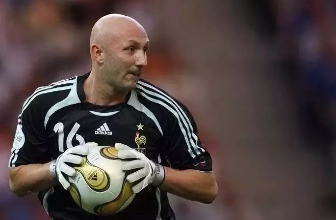  意甲门将榜榜首完成职业生涯百扑  