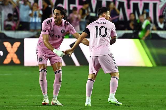  曼城马赫雷斯内切爆射，阿尔瓦雷斯补时绝杀  